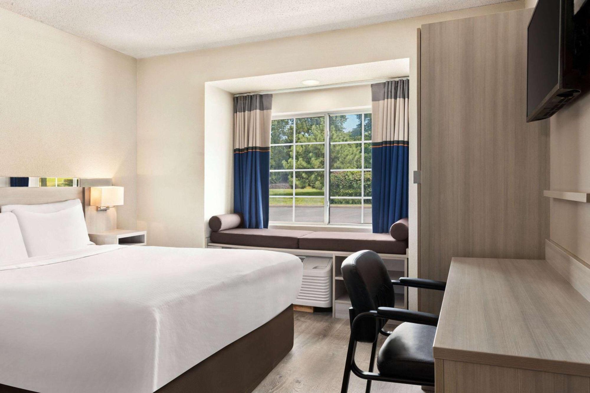 Microtel Inn & Suites By Wyndham Florence/Cincinnati Airpo Exterior foto